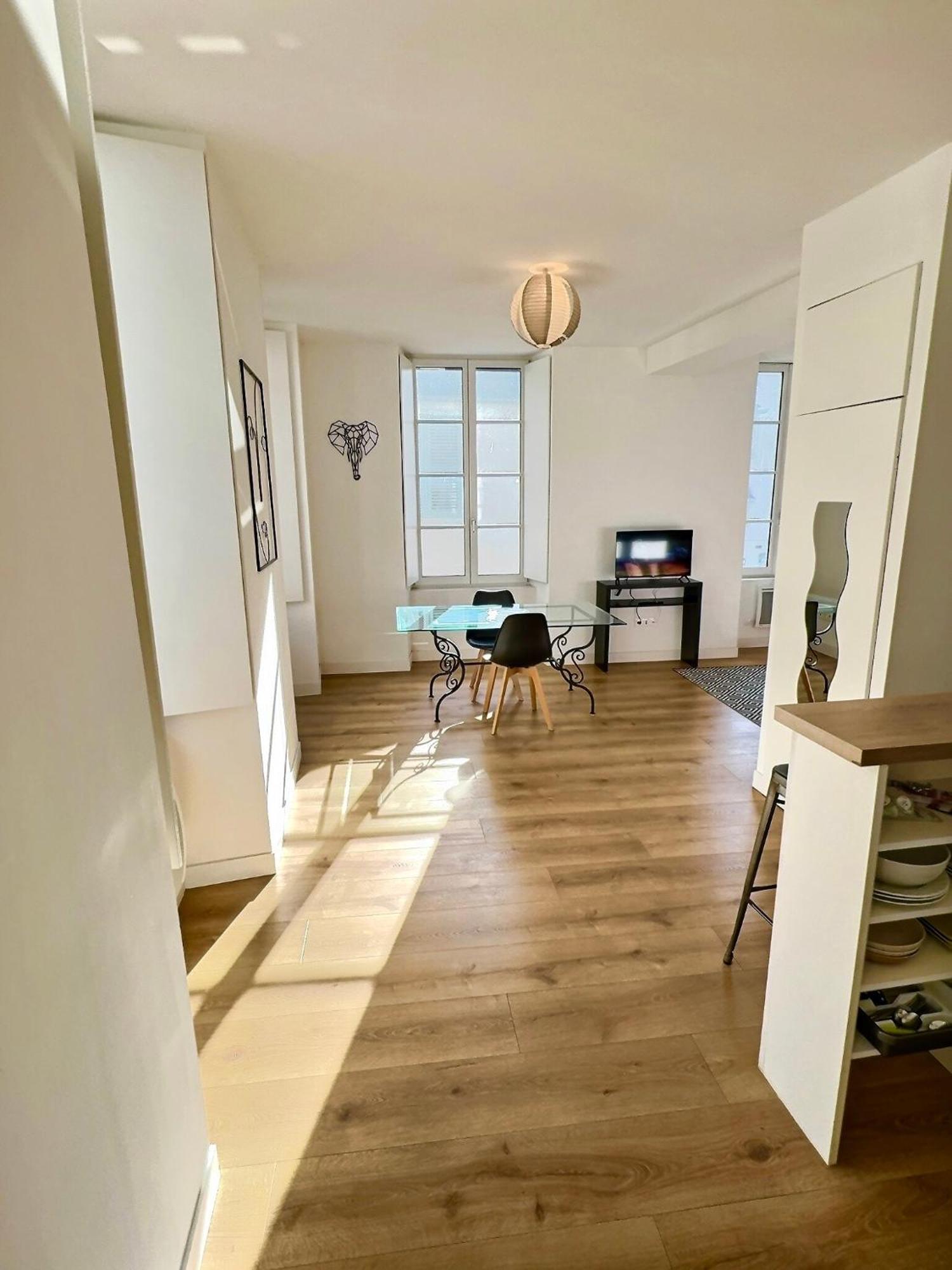 Wonderhost, Au Coeur Du Quartier Du Chateau ポー エクステリア 写真