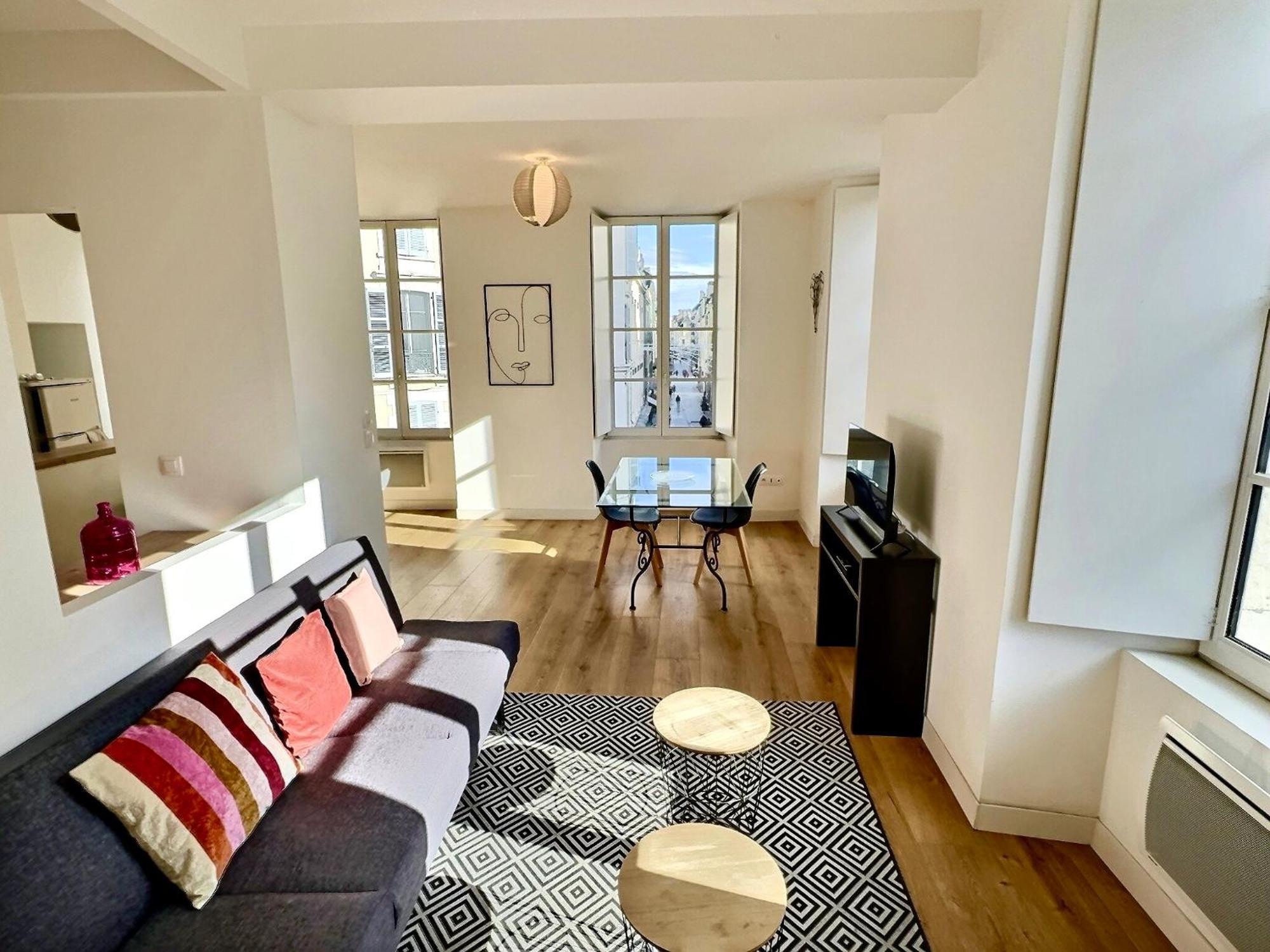 Wonderhost, Au Coeur Du Quartier Du Chateau ポー エクステリア 写真